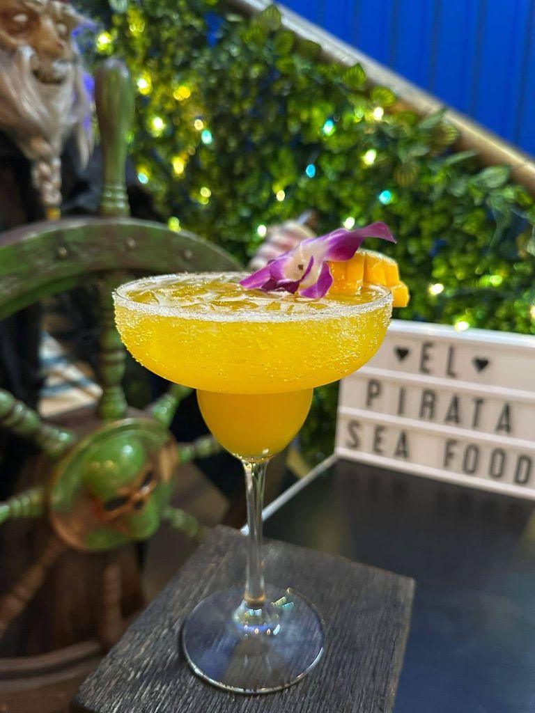 Margarita de mango con orquídea